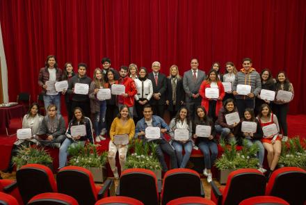 Alumnos de la Facultad de Comunicación concluyen curso financiero