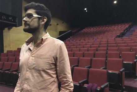 Egresado de Comunicación comparte su experiencia en el teatro 