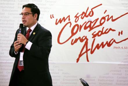 Egresado Pablo Pérez de la Vega dirige la comunicación del Regnum Christi