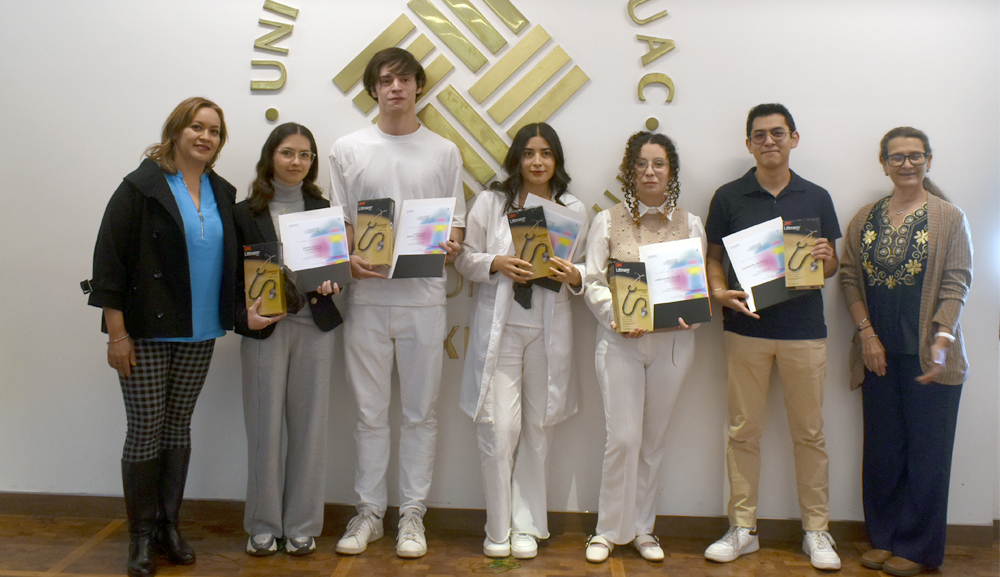 ASUA Diseño reconoce a becarios de la Facultad de Ciencias de la Salud 