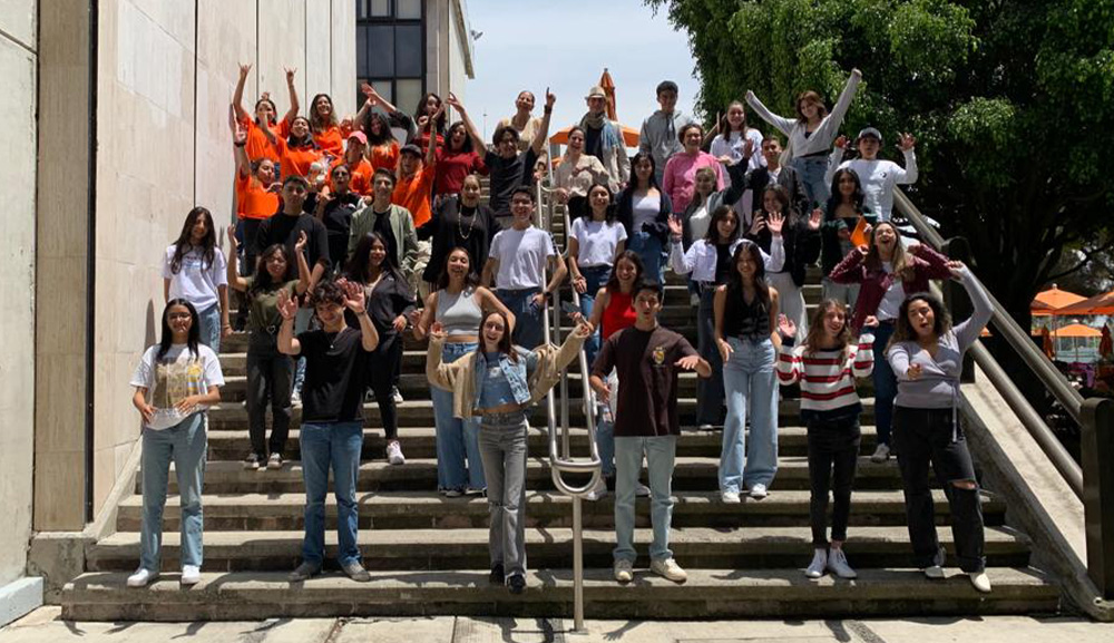 Además, los coordinadores de las distintas licenciaturas apoyaron a los jóvenes para que dieran de alta sus materias.