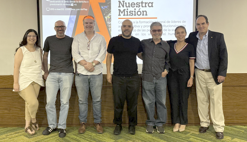 Alumnos de octavo semestre de Diseño Gráfico participan en el Calabozo de Diseño 