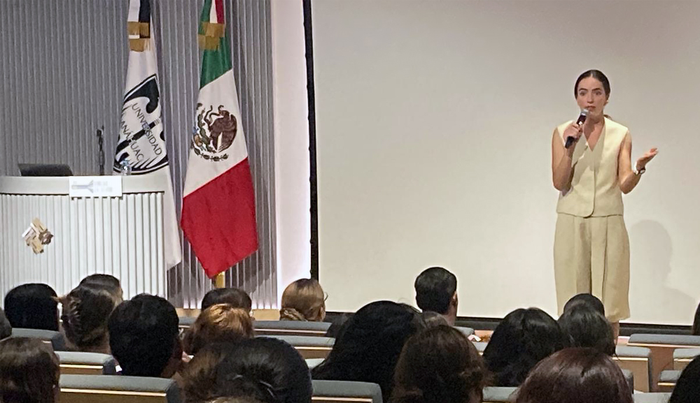 Ximena Calderón: conferencia de negocios de moda para alumnos de Diseño de Moda e Innovación