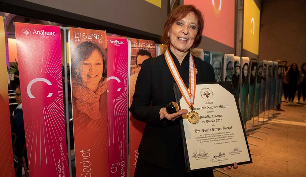Reconocemos a la Dra. Silvia Singer Sochet con la Medalla Anáhuac en Diseño 2018