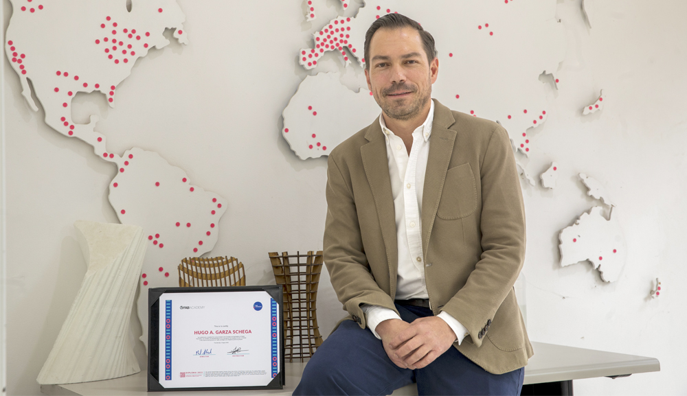 Hugo Garza Schega obtiene certificación del FAB Academy