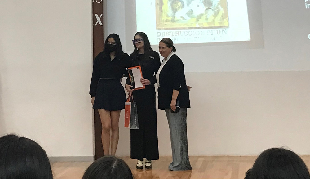 La mediadora cultural en el Museo de Arte Moderno enfocó su conferencia impartida a los alumnos de nuestra Facultad de Diseño en la obra de Vicente Rojo.