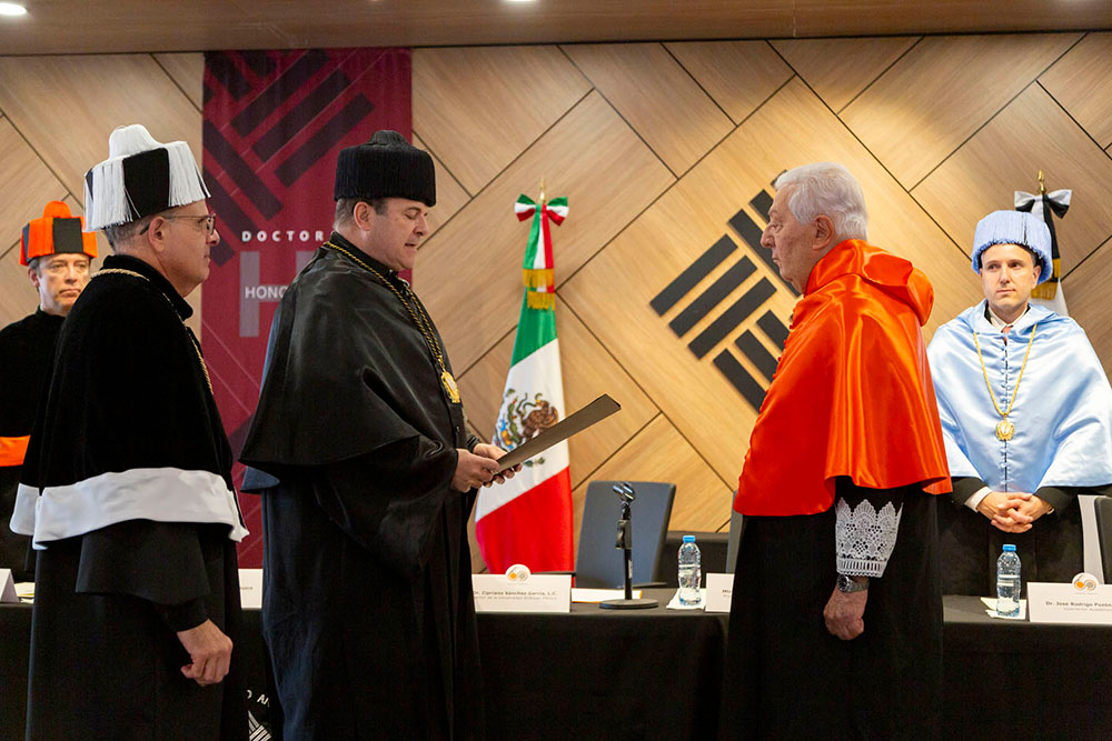 Doctorado Honoris Causa