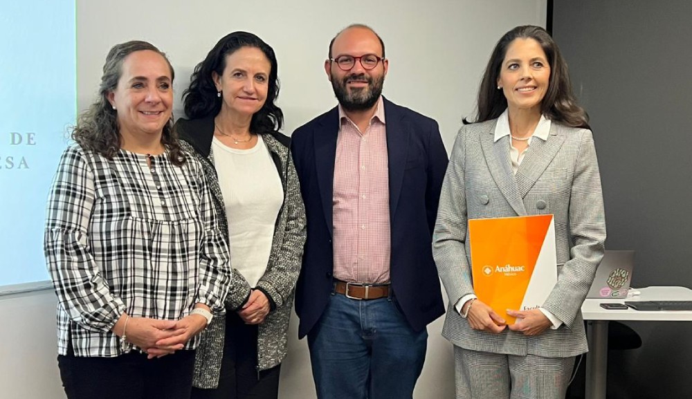 Egresadas de la Maestría en Educación realizan exámenes de grado