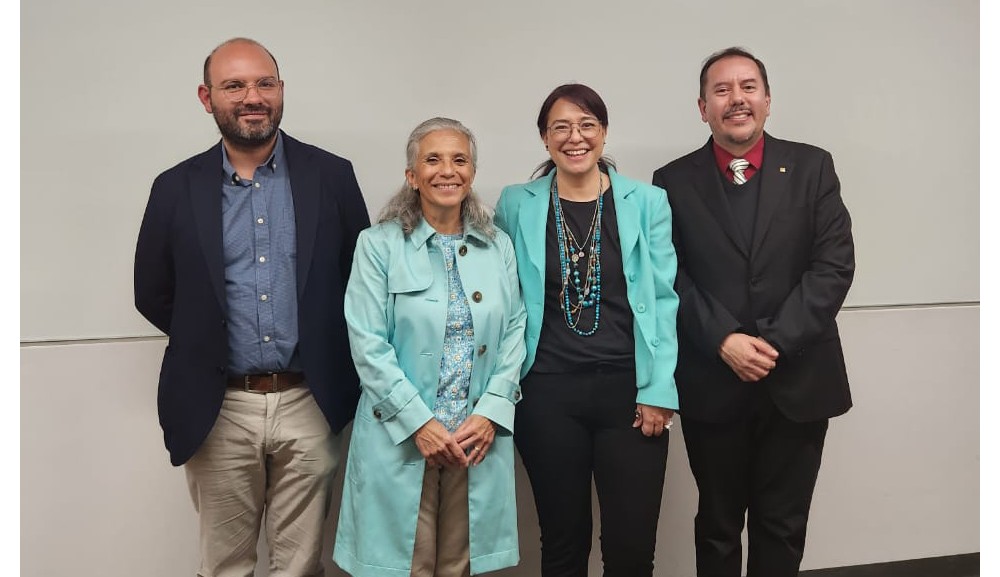 Egresadas de la Maestría en Educación realizan exámenes de grado