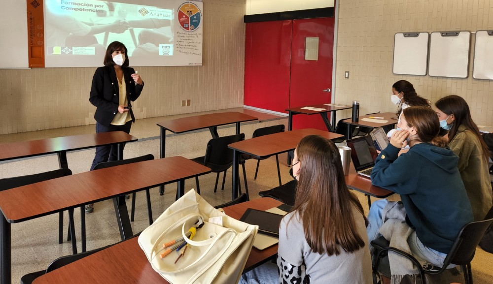 Docente de la Universidad Francisco de Vitoria imparte master class sobre formación de competencias