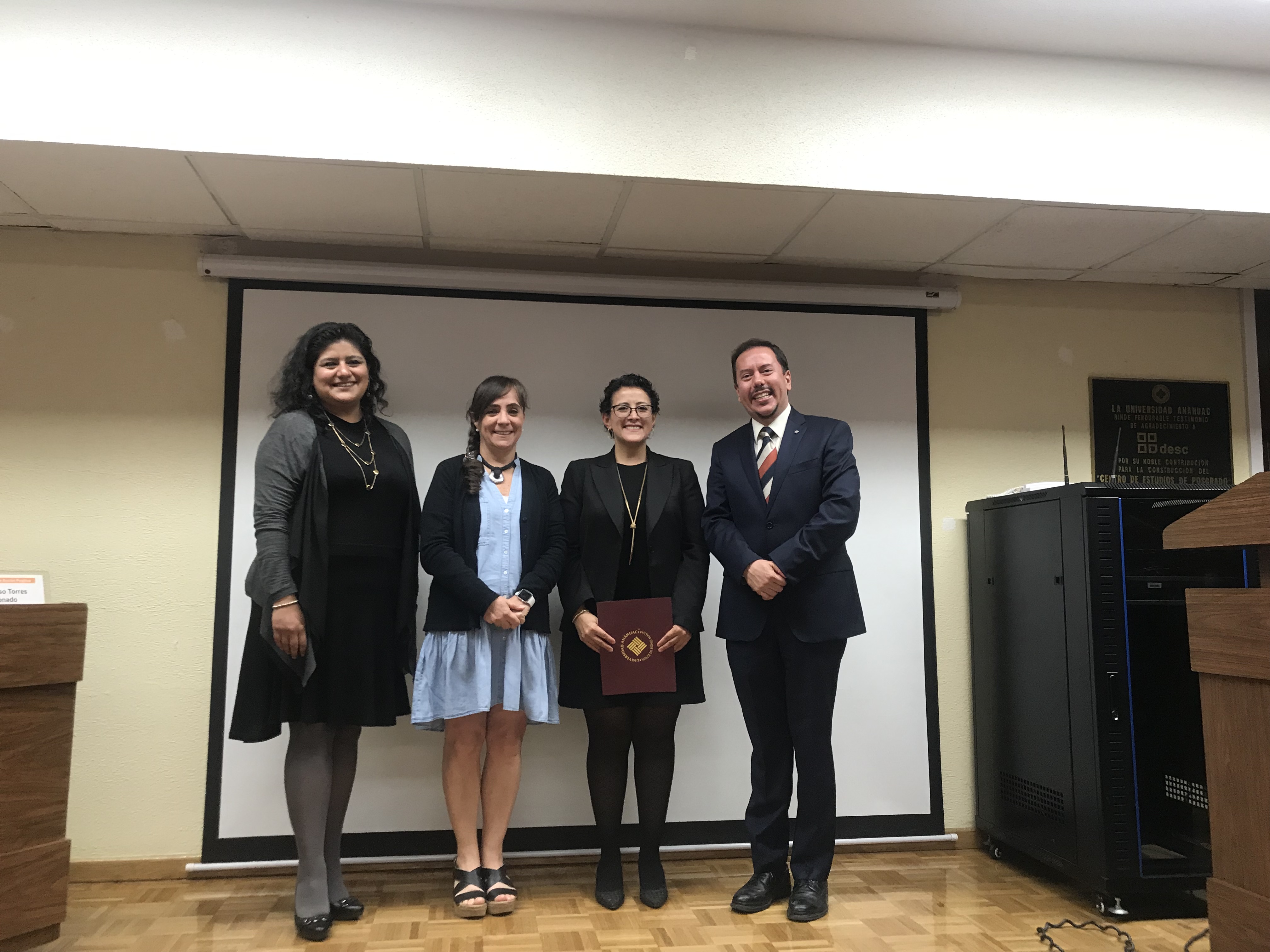 Sandra Raudales y Nora Enid Lecuona presentaron y defendieron sus proyectos de titulación en el campo de la educación médica.