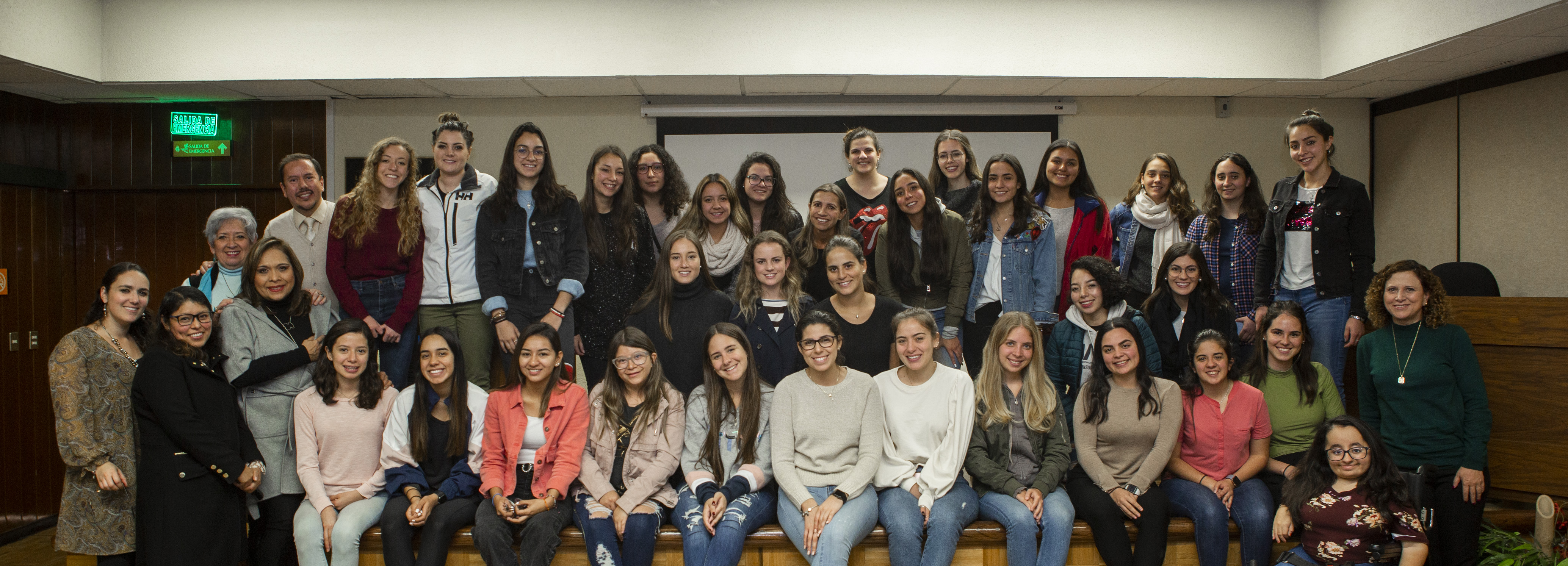 El evento contó con la participación de los profesores de los diferentes niveles de practicum e incluyó una conferencia.