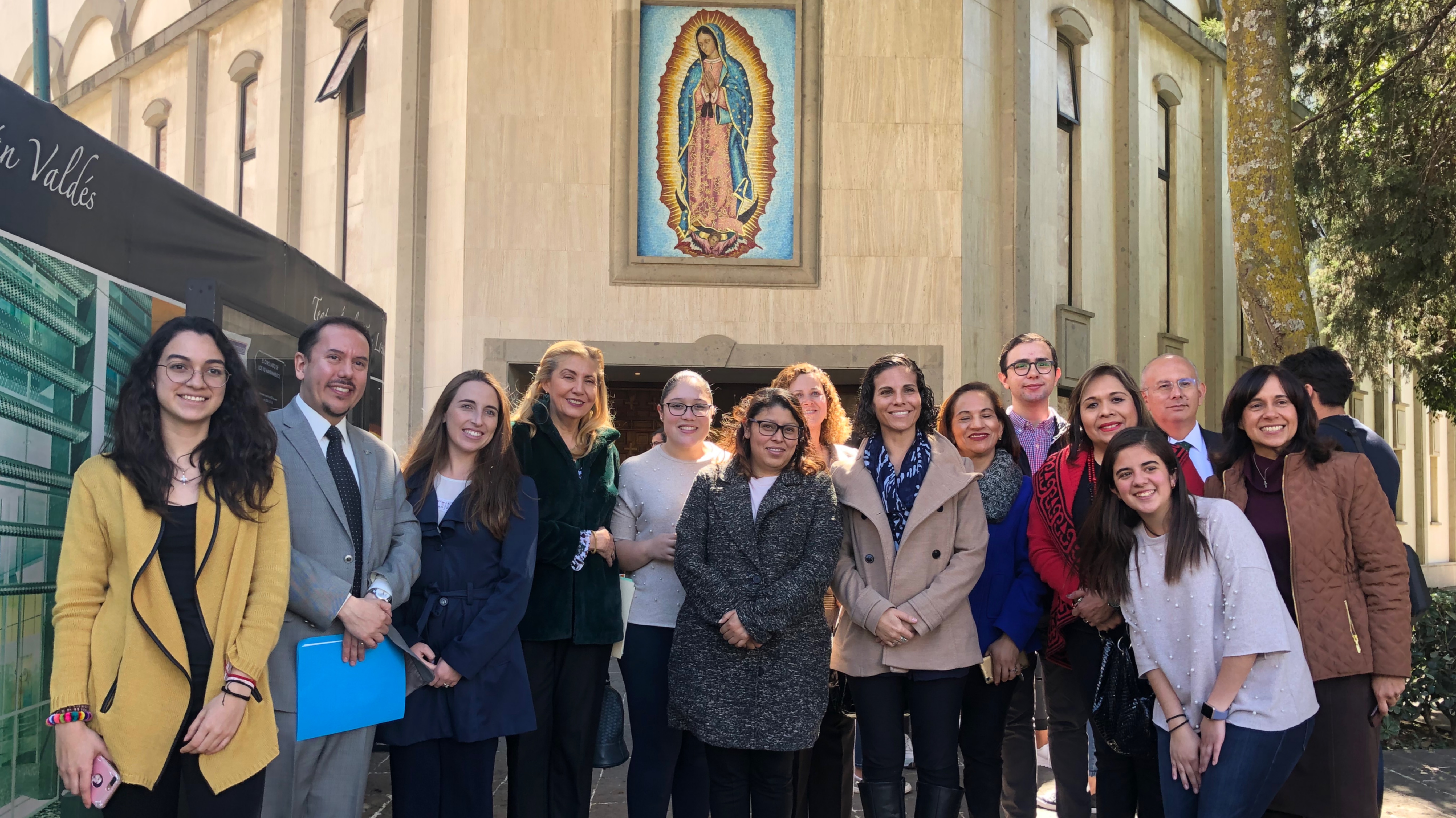 El propósito fue dar gracias a la Dra. Luz del Carmen Dávalos por sus 18 años de servicio y encomendar a la Mtra. Francesca Munda en su nuevo cargo.