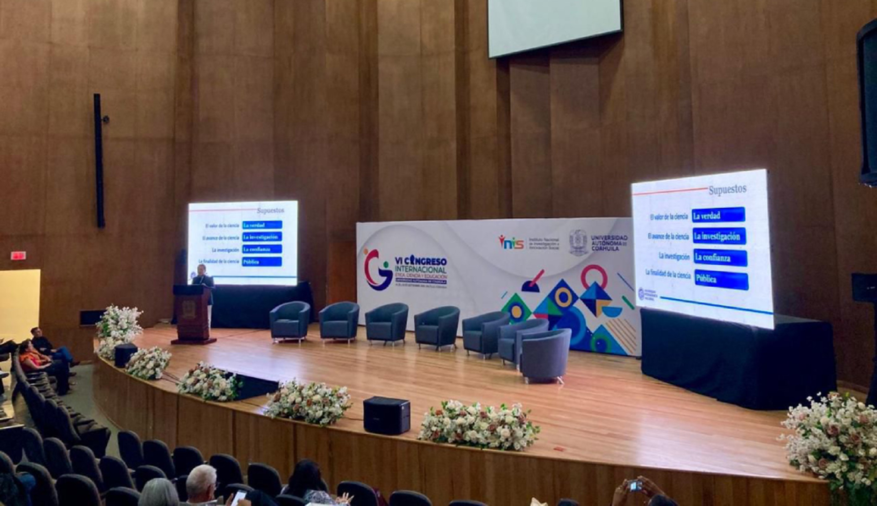 La Dra. Amira Litmanowicz imparte ponencia sobre Aristóteles y la educación