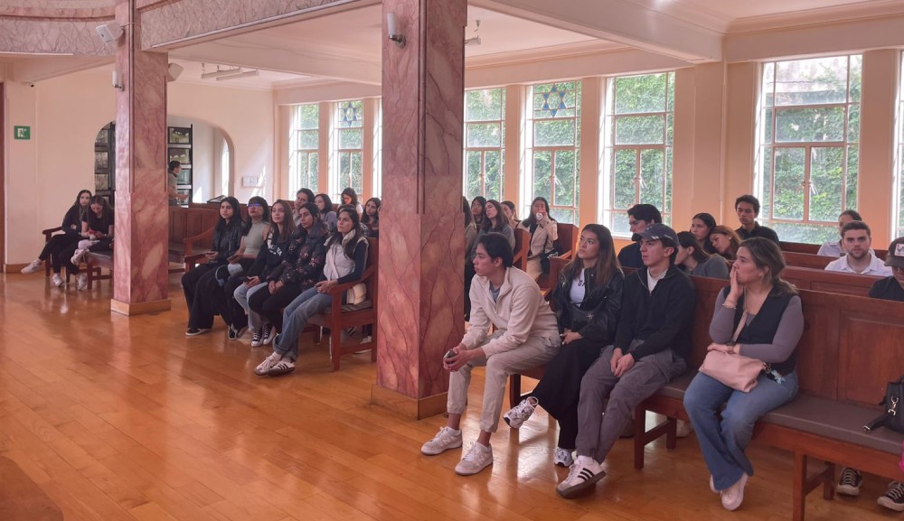 Alumnos participan en visita interreligiosa al Centro Histórico de la CDMX
