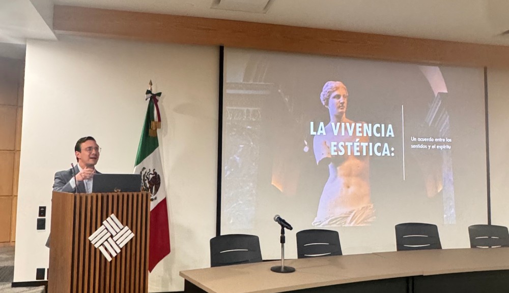 El Dr. Jovani Fernández imparte conferencia sobre arte y estética a alumnos de Historia
