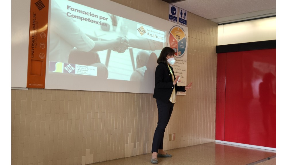 Docente de la Universidad Francisco de Vitoria imparte master class sobre formación de competencias