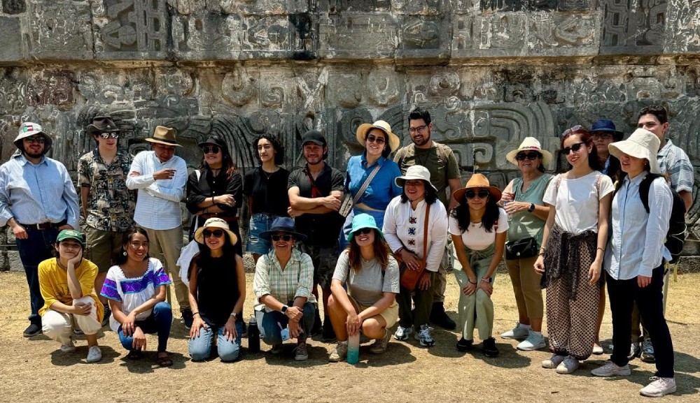 Alumnos de Historia recorren la zona arqueológica de Xochicalco