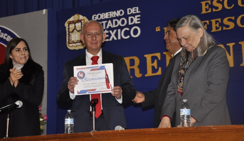 Luis Medina Velázquez dicta conferencia magistral durante las celebraciones de la fundación de la Escuela Normal de Atlacomulco