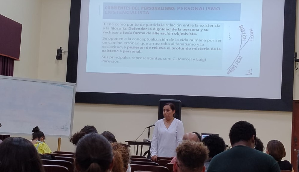 María de Lourdes Cabrera imparte curso de personalismo en La Habana