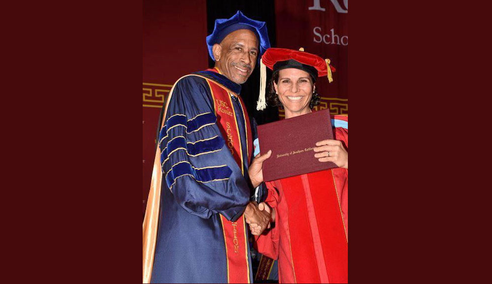 Francesca Munda obtiene grado de Doctora por la Universidad del Sur de California