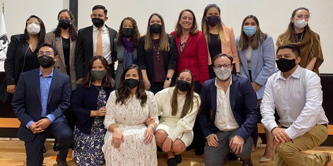 Los alumnos de la generación 2021 celebraron la culminación de sus estudios de posgrado en un acto académico presencial acompañados de sus seres queridos.