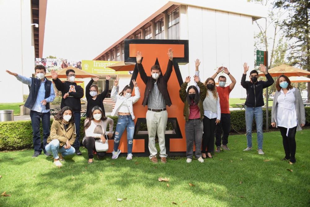 Un total de nueve alumnos se sumaron a las clases presenciales que se imparten en el Campus Norte, quienes además podrán participar en talleres artísticos como pintura, canto, teatro, entre otros.