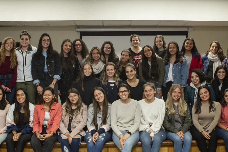 El evento contó con la participación de los profesores de los diferentes niveles de practicum e incluyó una conferencia.