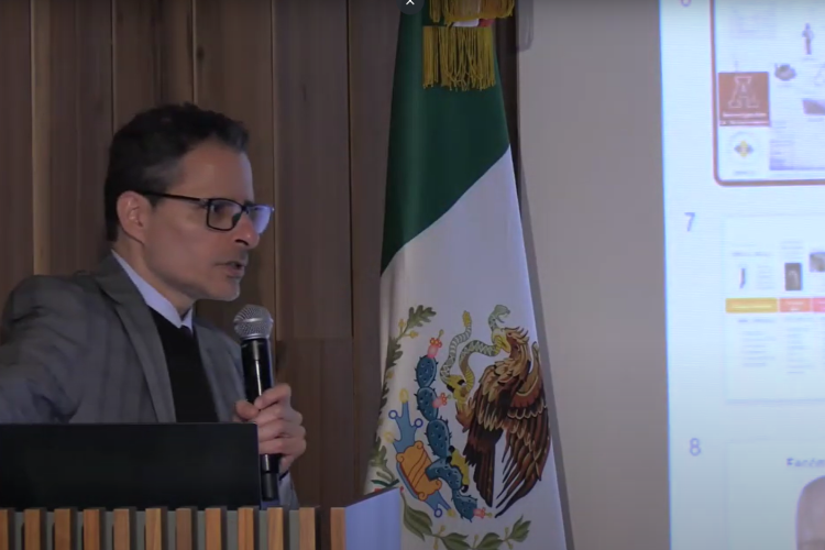 El Dr. Marco Antonio Cervera imparte conferencia sobre arte olmeca
