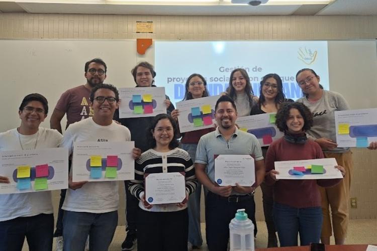 WYA y ASUA Desarrollo Humano y Familiar imparten taller sobre proyectos sociales