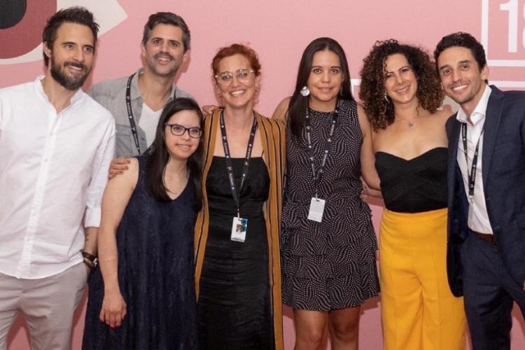 Nuestra egresada Mónica Arce protagoniza la película “La Laguna Rosa”