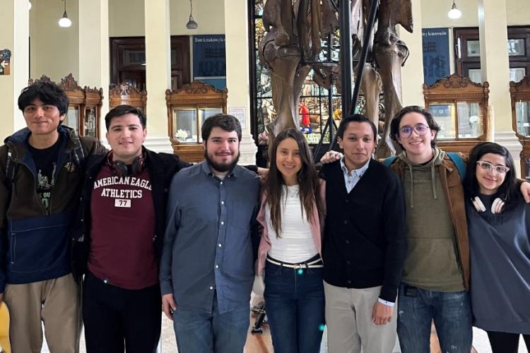 Alumnos de la Licenciatura en Historia visitan el Museo de Geología