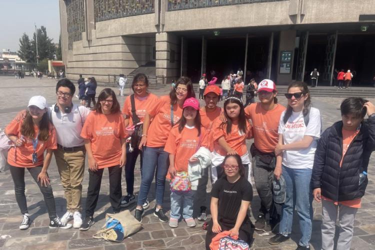 Alumnos del Diplomado en Desarrollo de Habilidades Sociales y Vocacionales asisten a la Peregrinación a la Basílica de Guadalupe