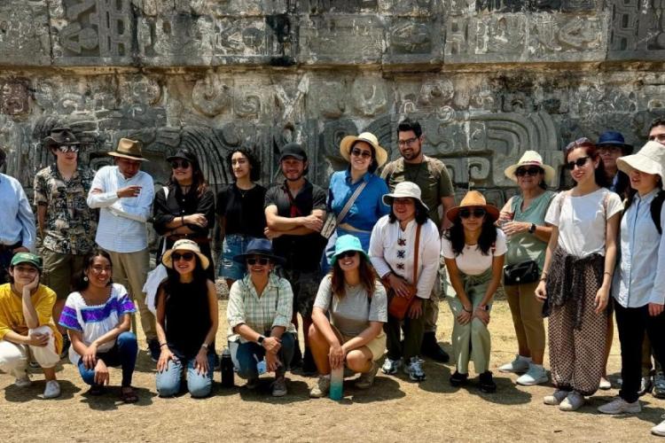 Alumnos de Historia recorren la zona arqueológica de Xochicalco