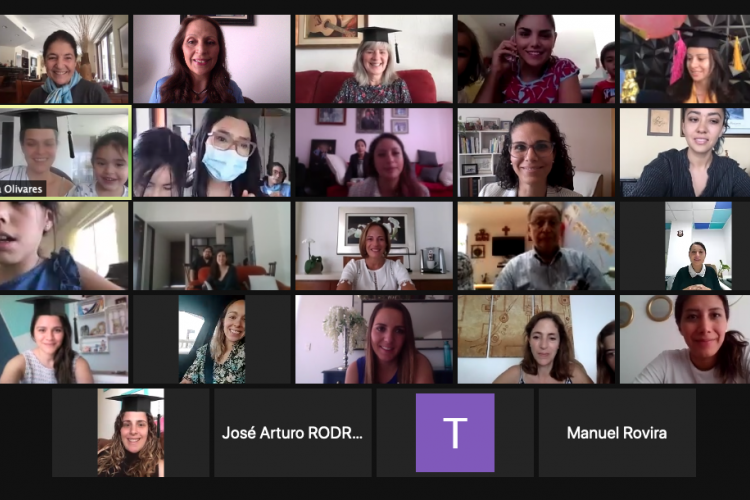 Las egresadas fueron despedidas en una emotiva ceremonia virtual por autoridades académicas, amigos y familiares.