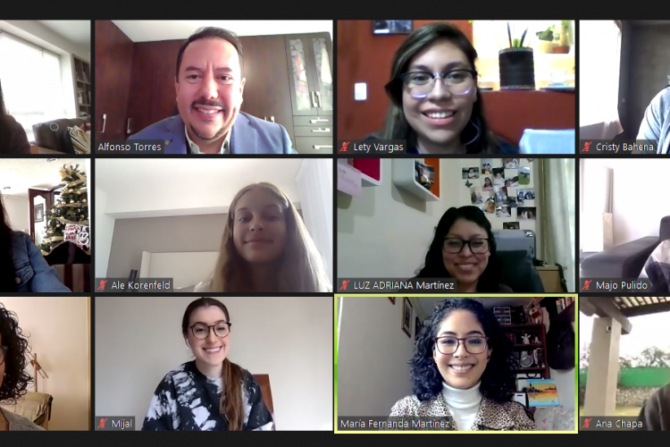 Las alumnas fueron recibidas por la directora de la Facultad de Educación, la Mtra. Francesca Munda, quien les habló sobre el nuevo enfoque pedagógico.