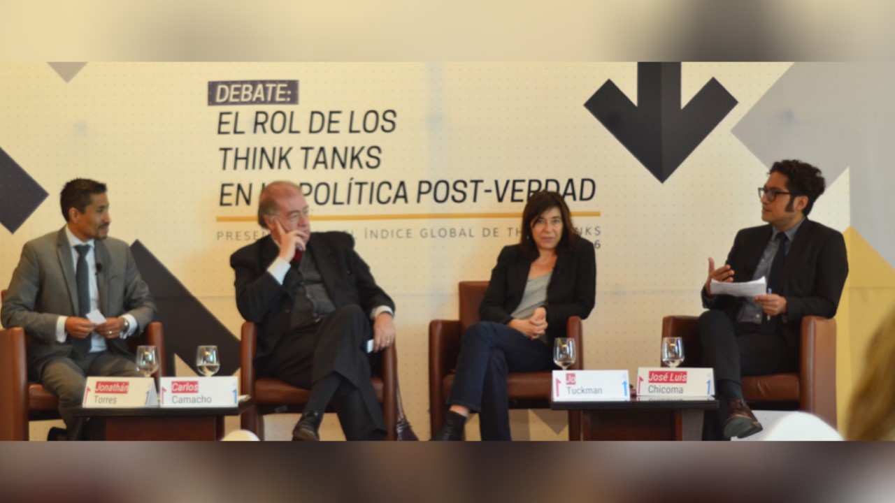 Director de la Facultad participa en conferencia sobre la post-verdad