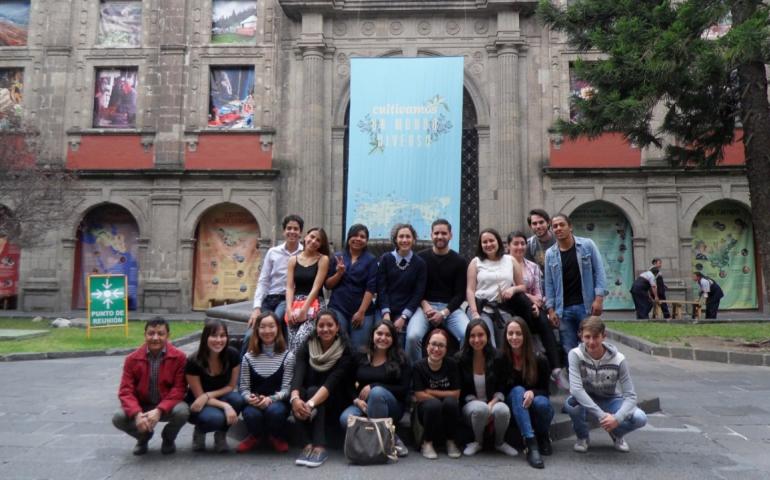 Visita de alumnos de la FEG al Museo Nacional de las Culturas