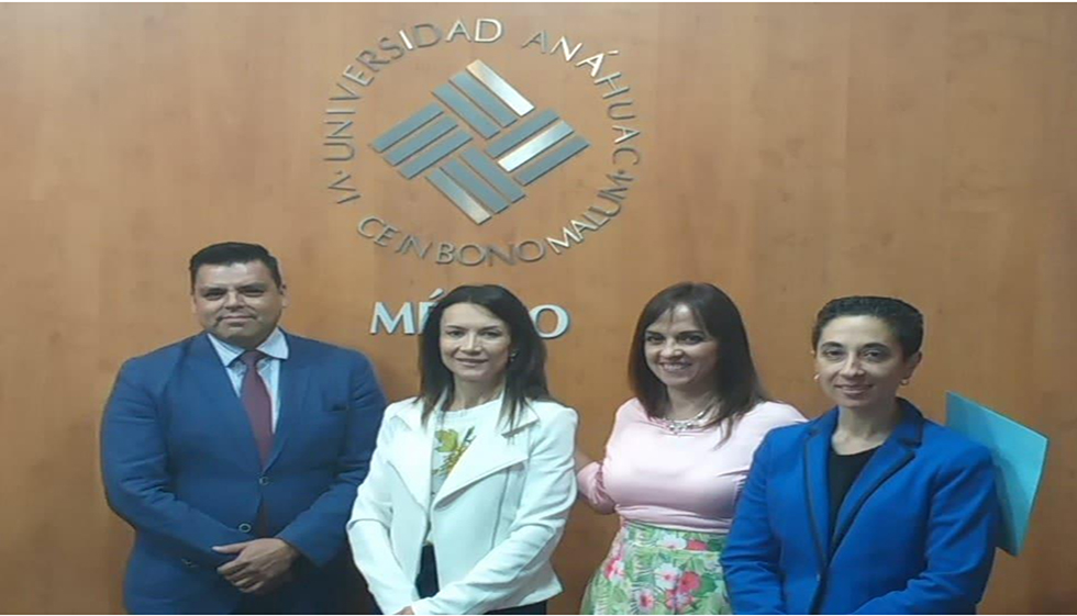 Con tesis sobre el feminismo, la alumna Sylvia Muñoz obtiene título de maestra