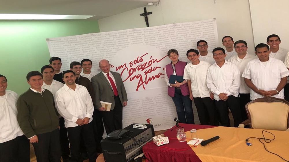 través del Instituto de Ciencias Religiosas y de la Dirección Académica de Formación Integral, se sumó a un curso de actualización en el CCI.