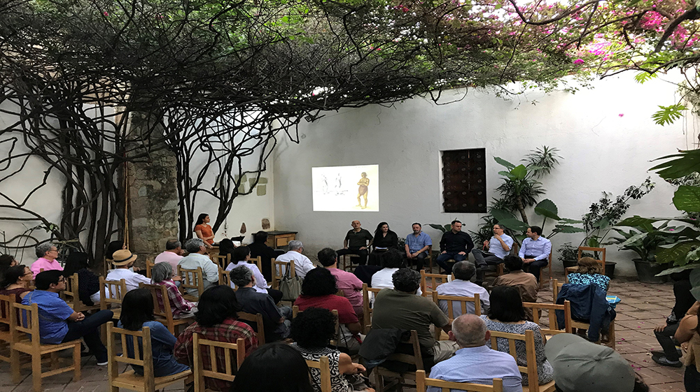 Investigador Anáhuac participa en coloquio y presentación de libro en Oaxaca