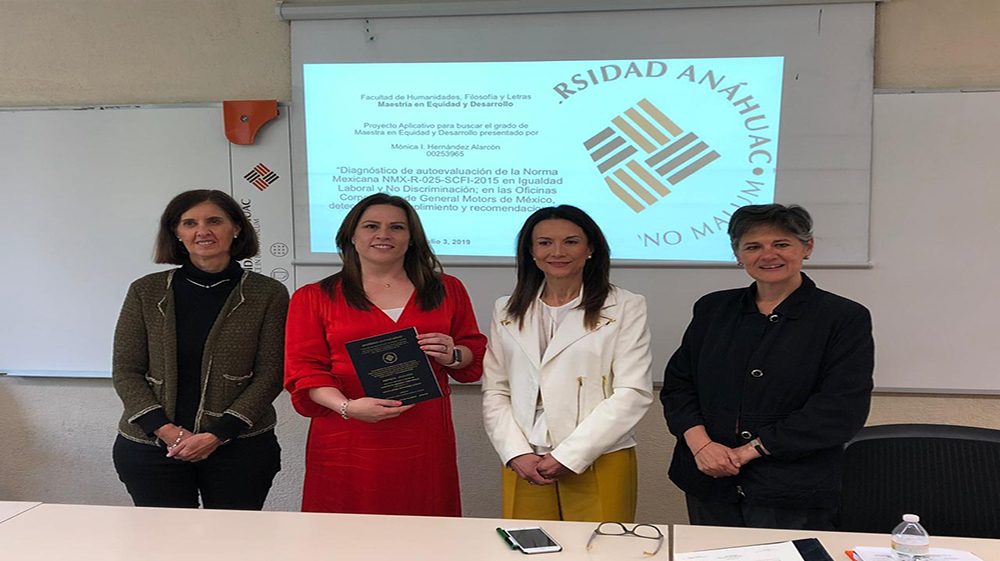 La alumna Mónica Hernández obtiene grado de Maestra en Equidad y Desarrollo 