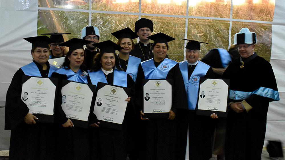 Se gradúan once alumnos de la Licenciatura en Ciencias Religiosas