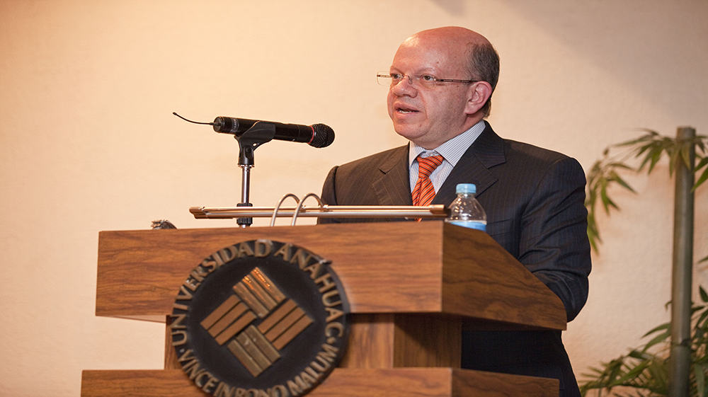 El Mtro. Guillermo Macías imparte conferencia sobre las Leyendas negras de la Iglesia	