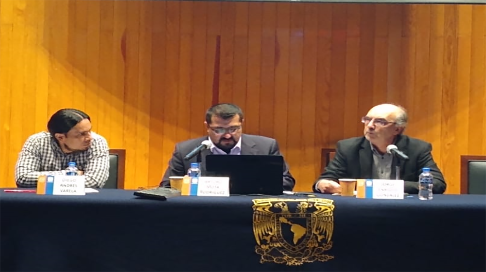 El Dr. Arturo Mota imparte conferencia sobre hermenéutica en la UNAM