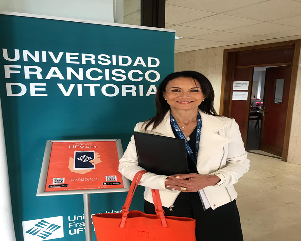 Llevamos el “Feminismo auténtico y posmodernidad, ¿un diálogo posible?” a la Universidad Francisco de Vitoria Llevamos el “Feminismo auténtico y posmodernidad, ¿un diálogo posible?” a la Universidad Francisco de Vitoria