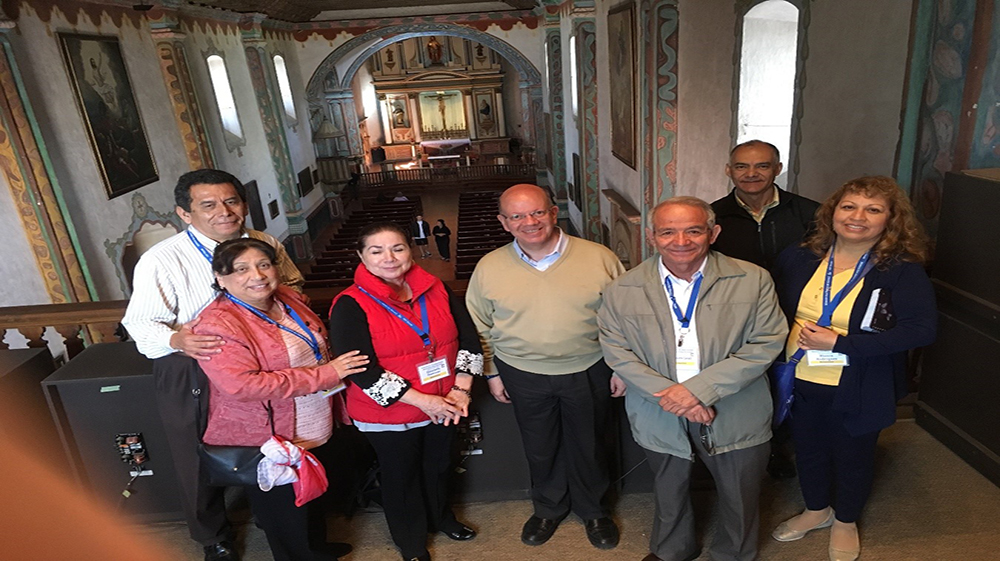  Alumnos del diplomado en misionología visitan la misión de San Luis Rey 