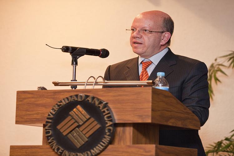 El Mtro. Guillermo Macías imparte conferencia sobre las Leyendas negras de la Iglesia	