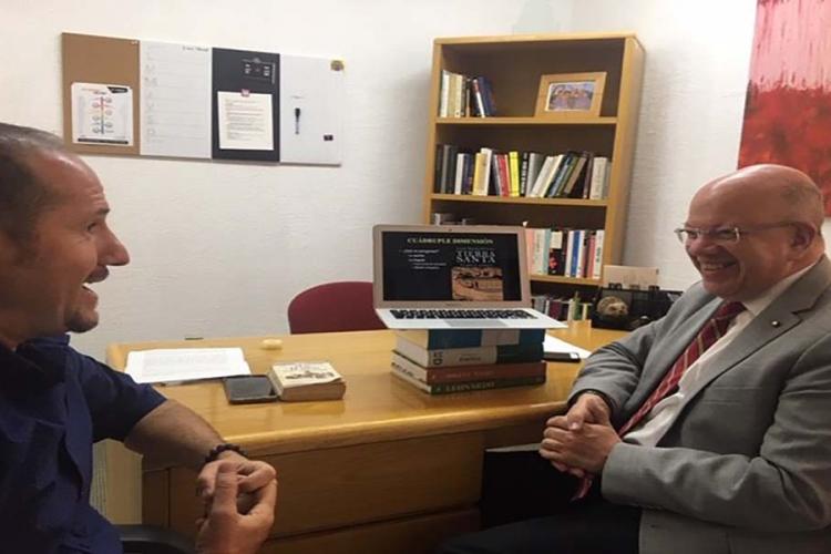 El Dr. Óscar Perdiz Figueroa entrevista al Mtro. Guillermo Macías Graue