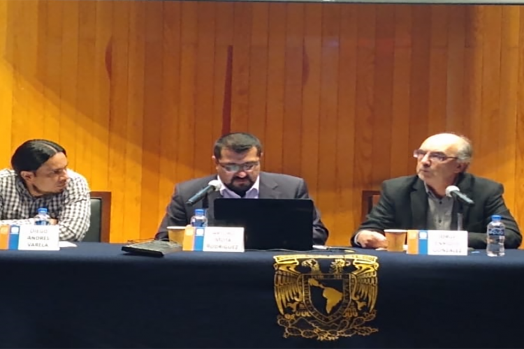 El Dr. Arturo Mota imparte conferencia sobre hermenéutica en la UNAM